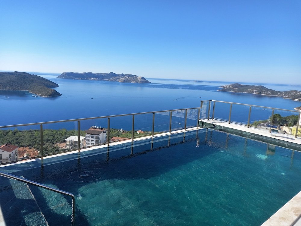 Каш: Un Amor The Hotel