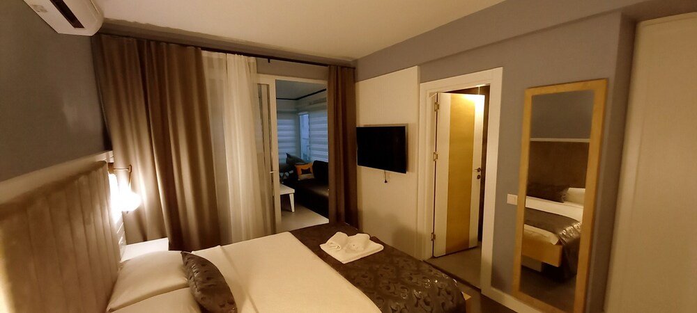 Каш: Un Amor The Hotel