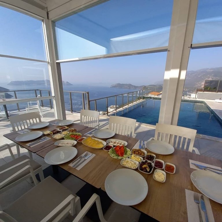 Каш: Un Amor The Hotel