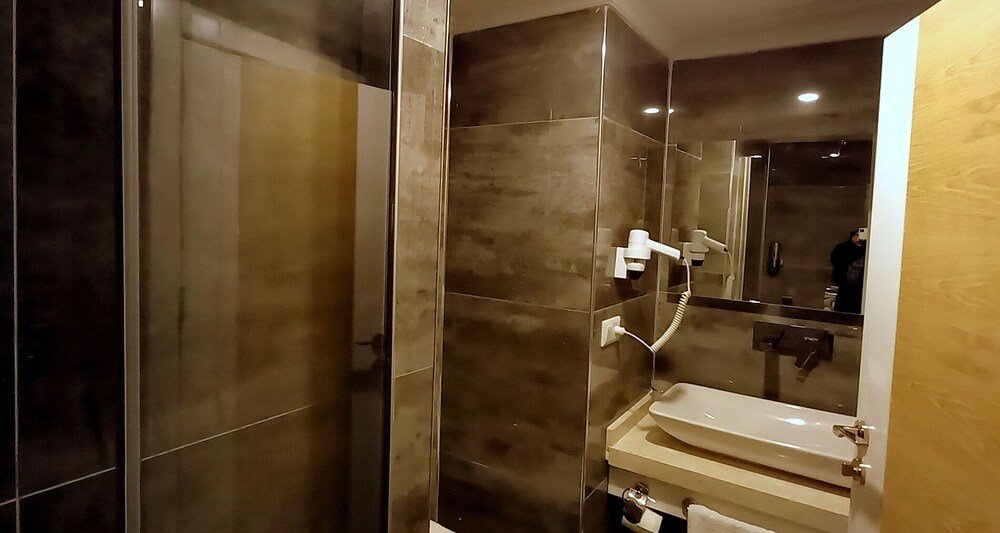 Каш: Un Amor The Hotel