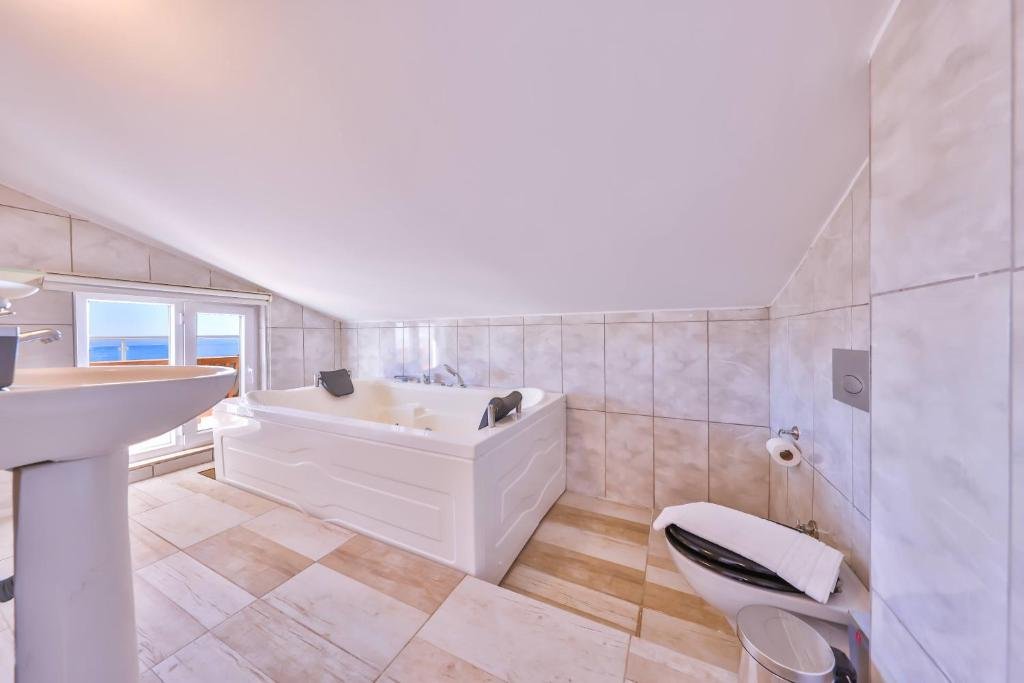 Калкан: VILLA MYSTIC 5br/6bth Prvt Pool-Garden & Sea Views