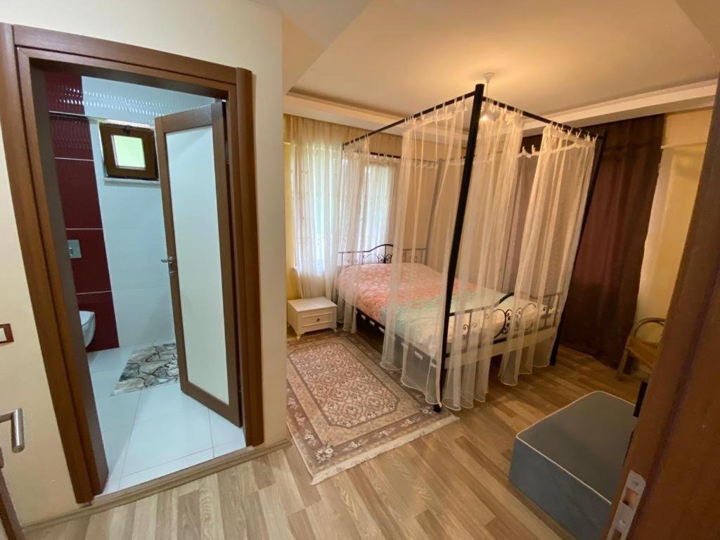 Сакарья: Sapancada Göl Manzarali Özel Havuzlu 3+1 Vi̇lla