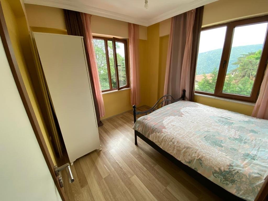 Сакарья: Sapancada Göl Manzarali Özel Havuzlu 3+1 Vi̇lla