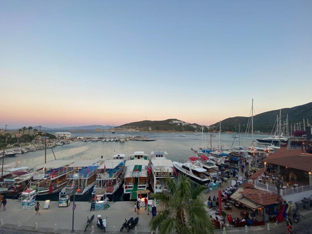 Datca Yat Limanı'Nda Denize Sıfır Genis Super Ev-1 — фото 2