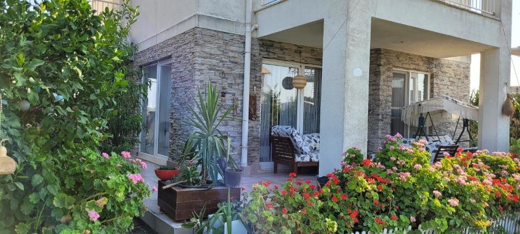 Белек: Architect's house with spacious veranda in Antalya, Belek