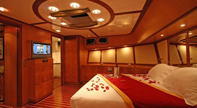 Бодрум: Barbaros Yachting Luxury Private Gulet 4 Cabins