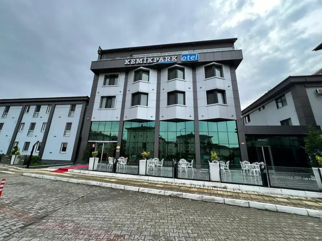 Бартын: Kemik Park Otel