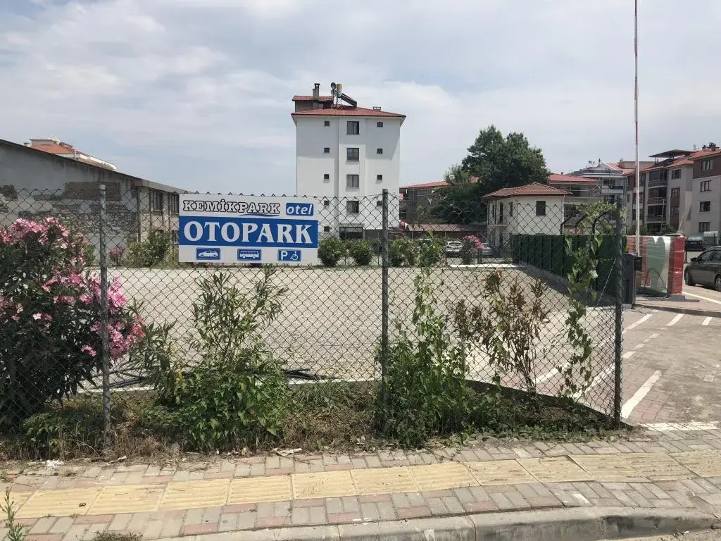 Бартын: Kemik Park Otel