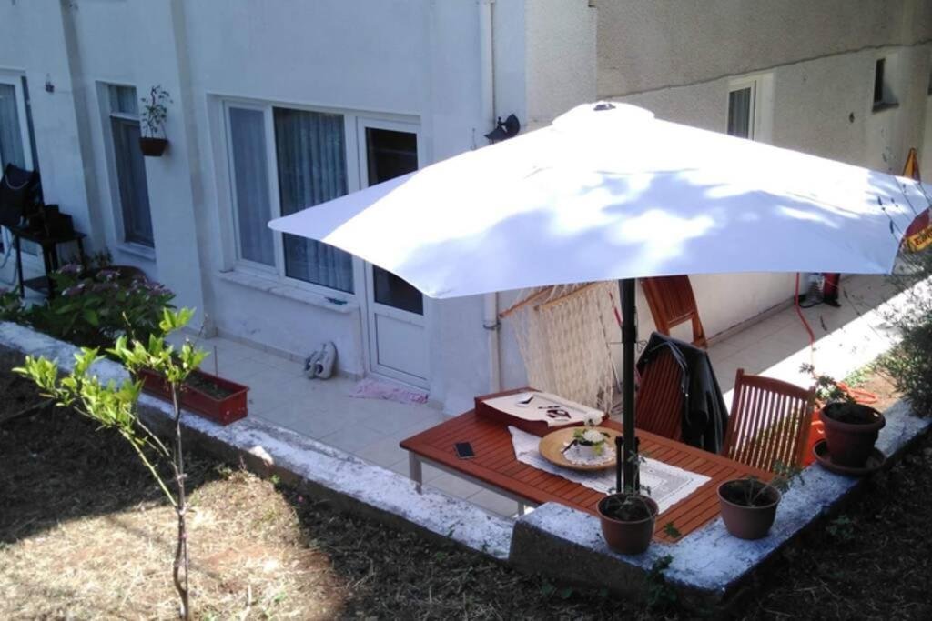 Хейбелиада: Garden flat in Prince islands, Heybeliada