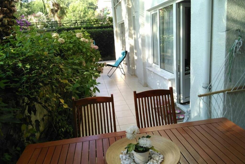 Хейбелиада: Garden flat in Prince islands, Heybeliada