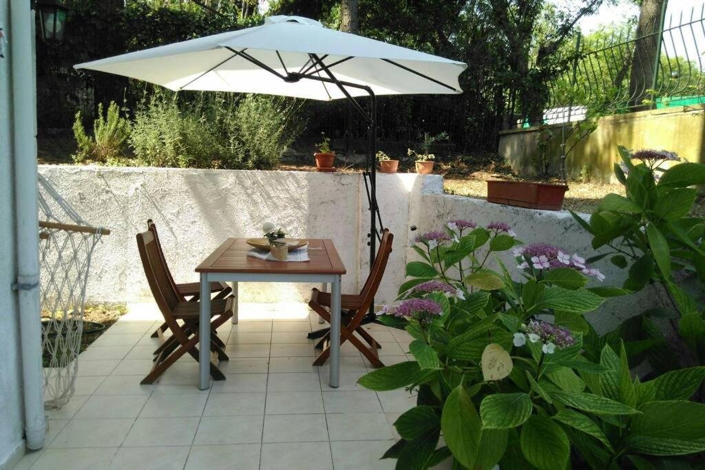 Хейбелиада: Garden flat in Prince islands, Heybeliada