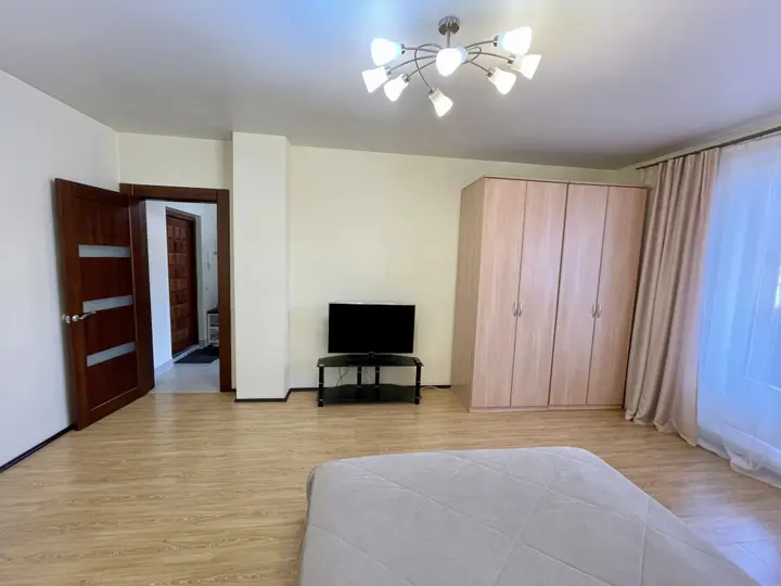 Красноярск: Апартаменты Авиаторов 33