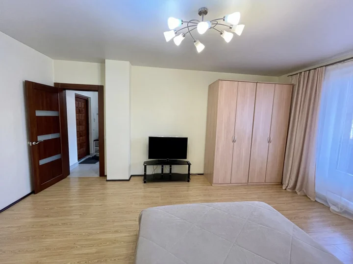 Красноярск: Апартаменты Авиаторов 33