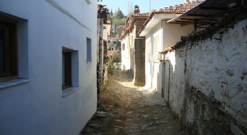 Шириндже: Thera House