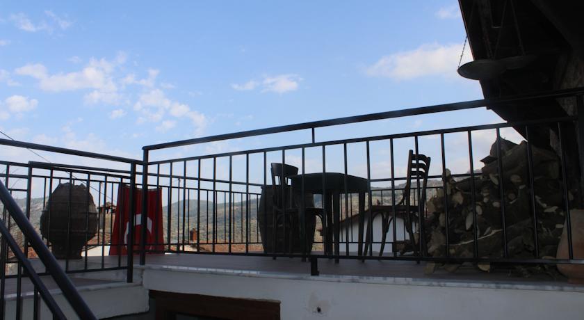 Шириндже: Thera House