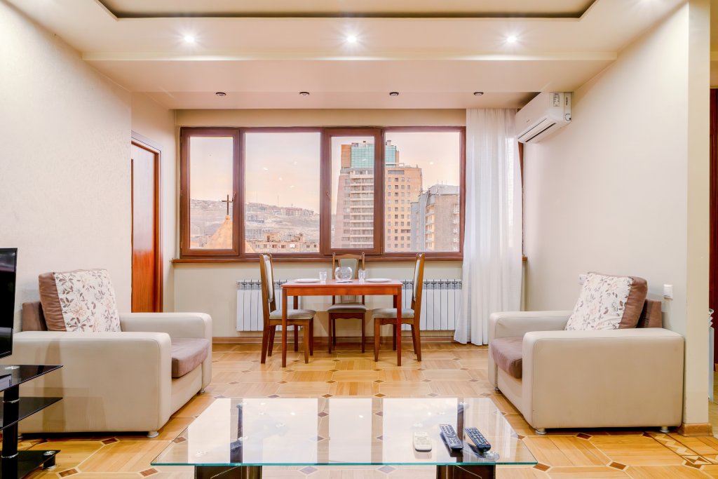 Ереван: Апартаменты 2BR/Near Opera/Overlooking Yerevan/Selfenter/Keygo 24