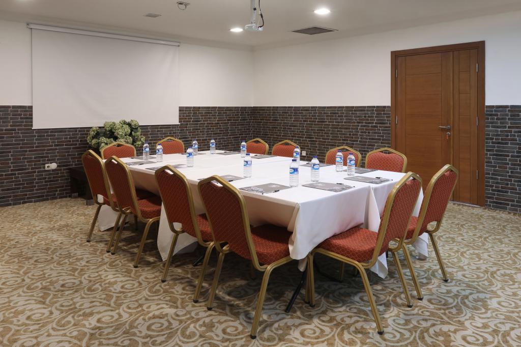 Измит: New Balturk Otel Izmit