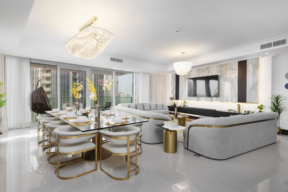 Дубай: Maison Privee - Ultra Chic High-Floor Apt w/ Direct Burj Khalifa & Fountains Views