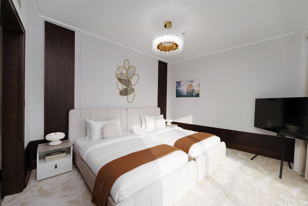 Дубай: Maison Privee - Ultra Chic High-Floor Apt w/ Direct Burj Khalifa & Fountains Views