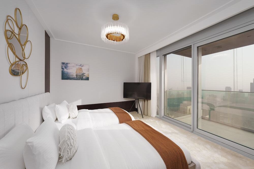 Дубай: Maison Privee - Ultra Chic High-Floor Apt w/ Direct Burj Khalifa & Fountains Views
