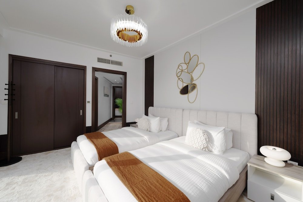 Дубай: Maison Privee - Ultra Chic High-Floor Apt w/ Direct Burj Khalifa & Fountains Views