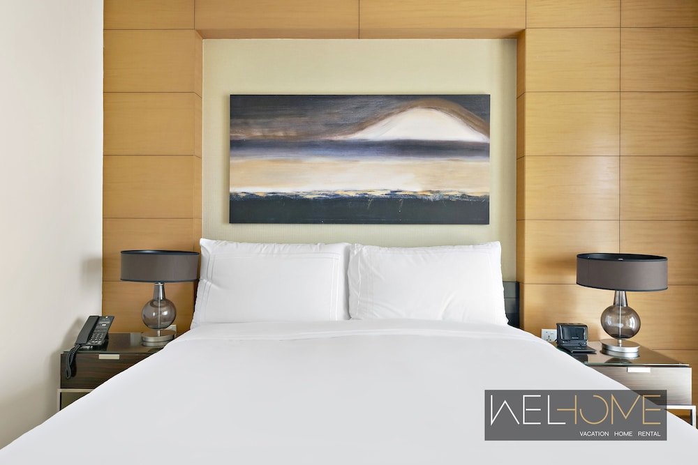 Дубай: WelHome - Breathtaking Apt with Partial View of Burj Khalifa