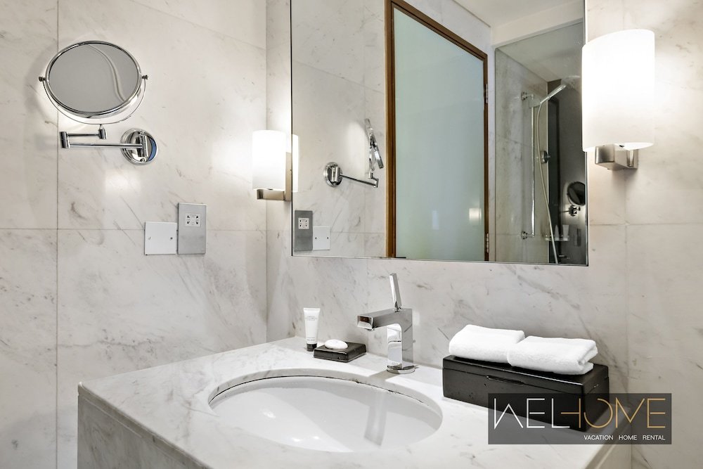Дубай: WelHome - Breathtaking Apt with Partial View of Burj Khalifa