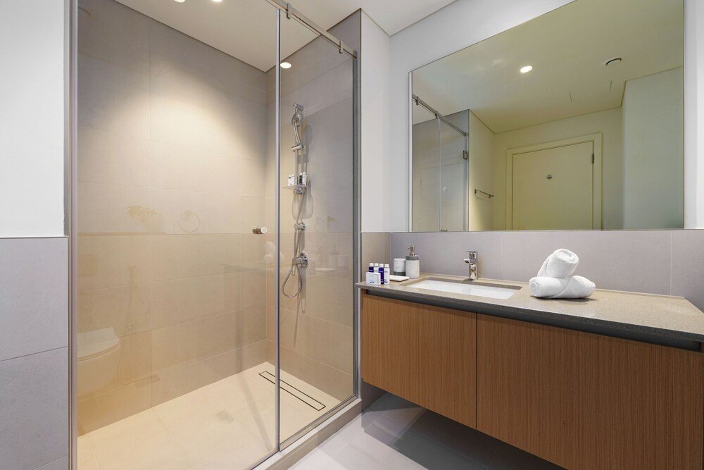 Дубай: Maison Privee - Alluring Modern Apt in Dubai Creek Beach