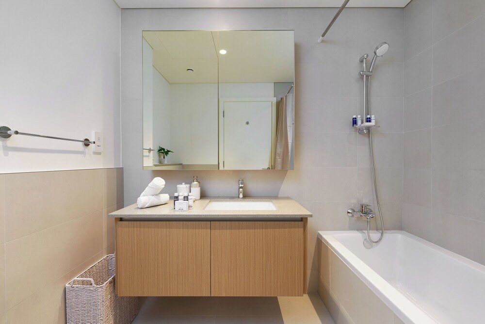 Дубай: Maison Privee - Alluring Modern Apt in Dubai Creek Beach