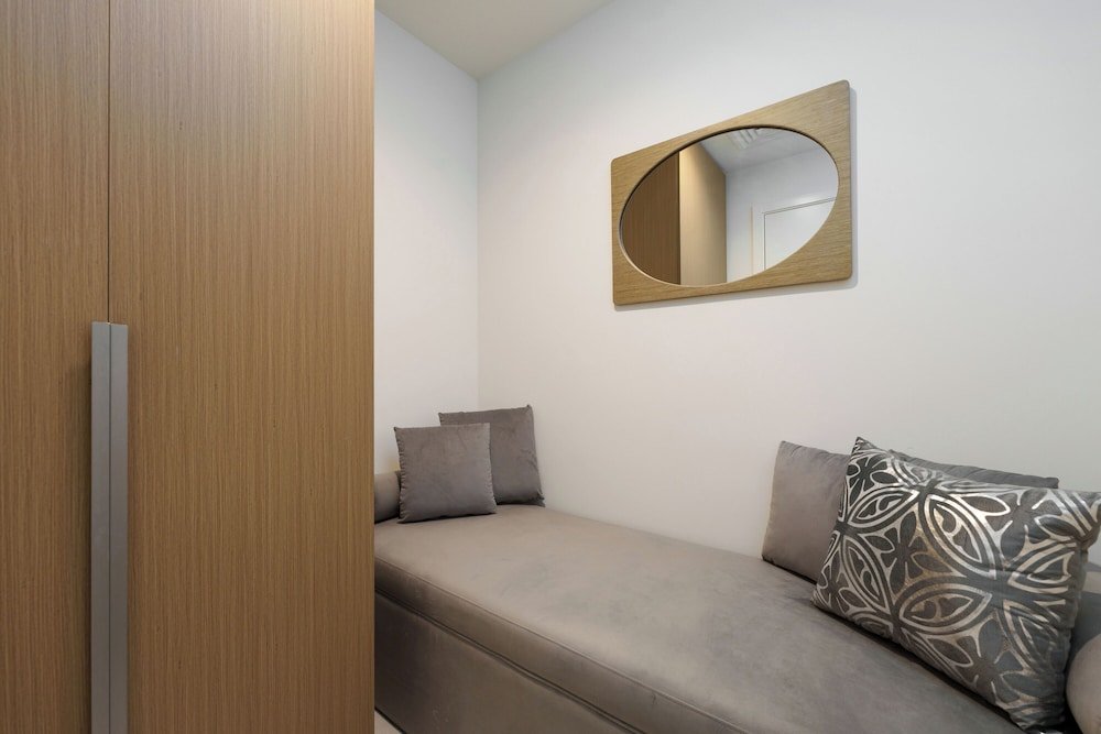 Дубай: Maison Privee - Alluring Modern Apt in Dubai Creek Beach