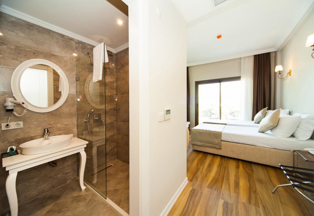 Чешме: As Otel