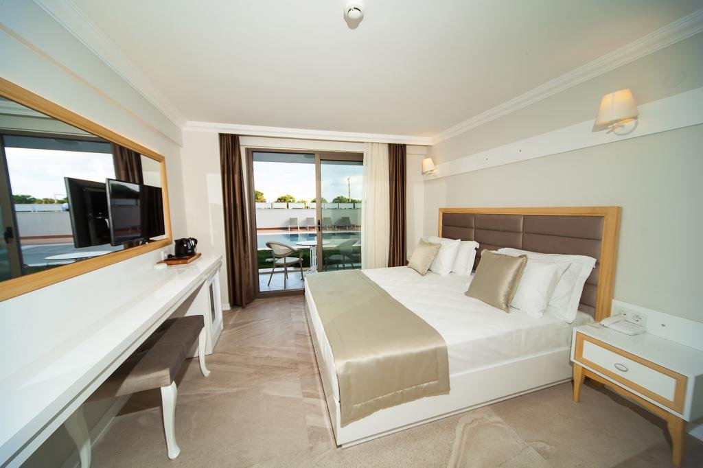 Чешме: As Otel