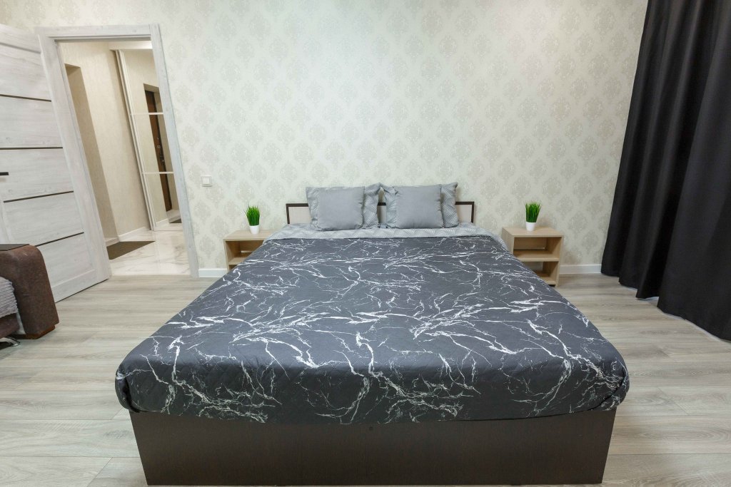 Смоленск: Квартира SmolSutki Марины Расковой 4 Корпус 1