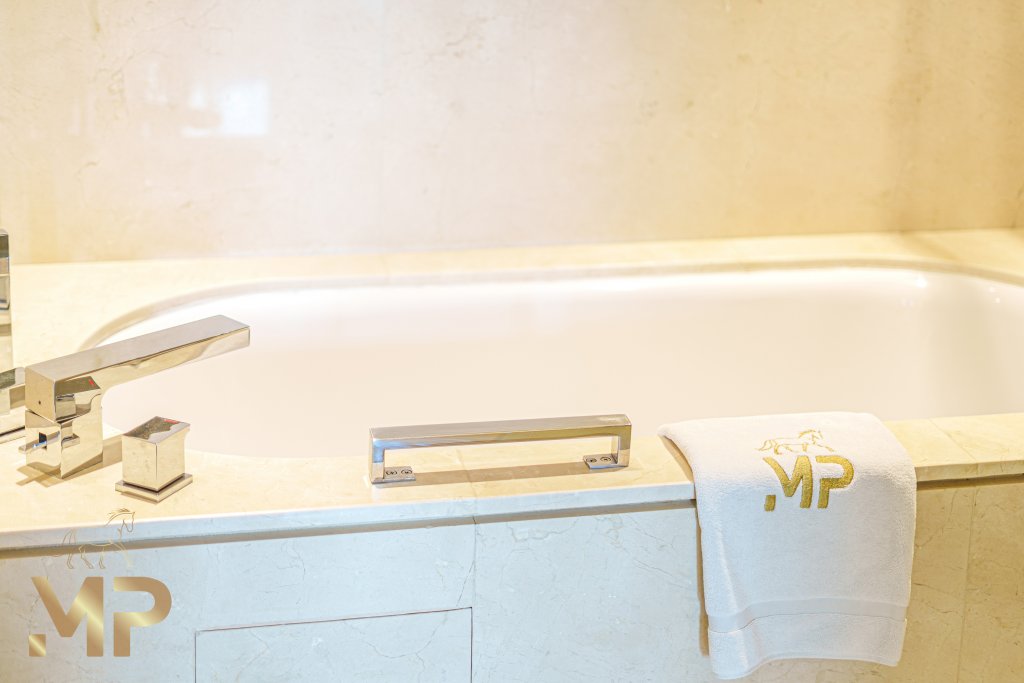 Дубай: Апартаменты Marco Polo Magnificent 1BR at Address Dubai Marina With Pool