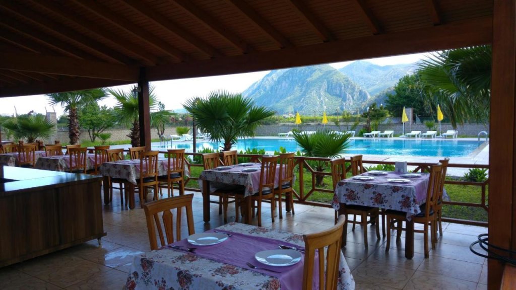 Чиралы: Seven Seasons Hotel