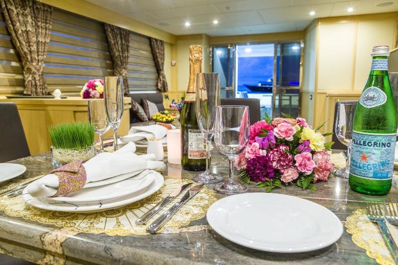 Северный атолл Мале: Fantom Luxury Yacht