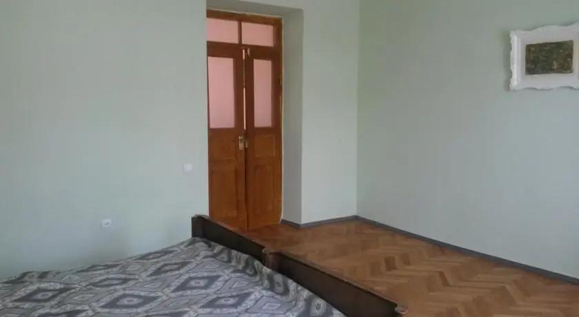 Ереван: Big House Small Price