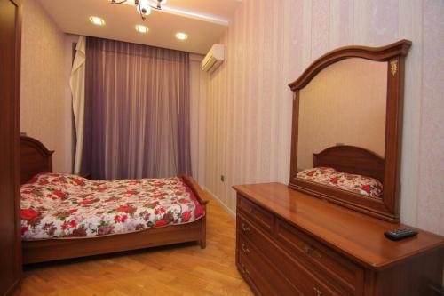 Баку: UZEIR GADGIBEKOVA 25 Street BULVAR