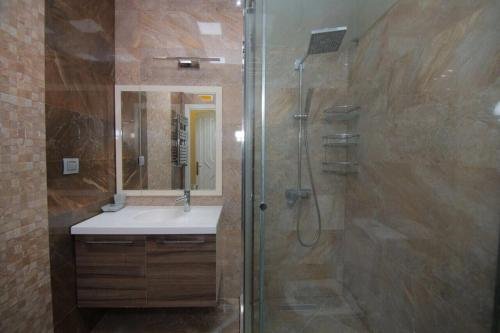 Баку: UZEIR GADGIBEKOVA 25 Street BULVAR