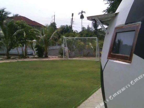 Нанг-Ронг: The Football House