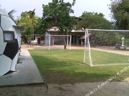 Нанг-Ронг: The Football House