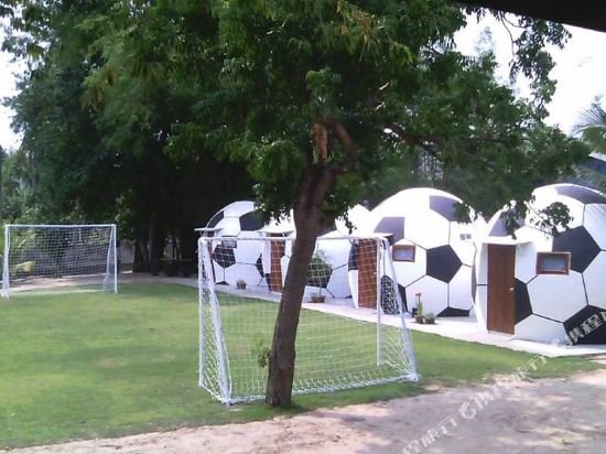 Нанг-Ронг: The Football House