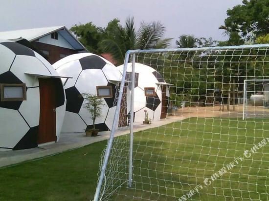 Нанг-Ронг: The Football House