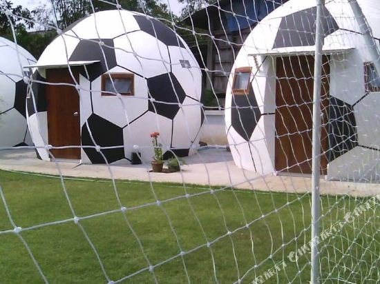 Нанг-Ронг: The Football House