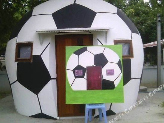 Нанг-Ронг: The Football House