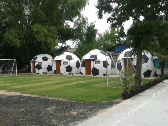Нанг-Ронг: The Football House