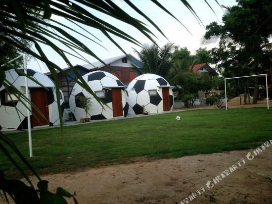 Нанг-Ронг: The Football House