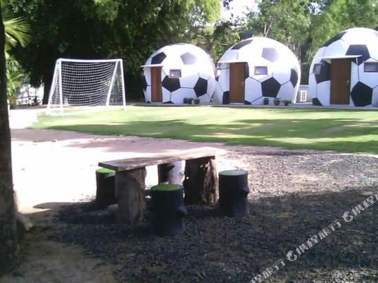 Нанг-Ронг: The Football House