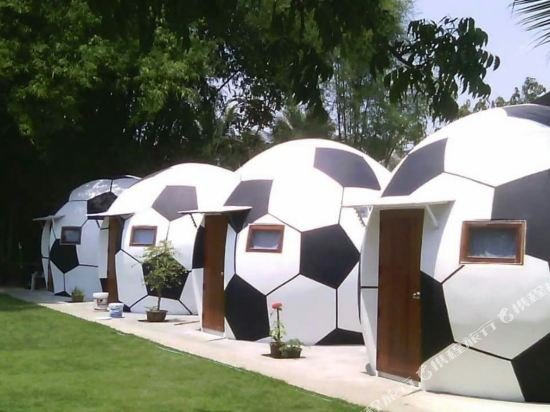 Нанг-Ронг: The Football House