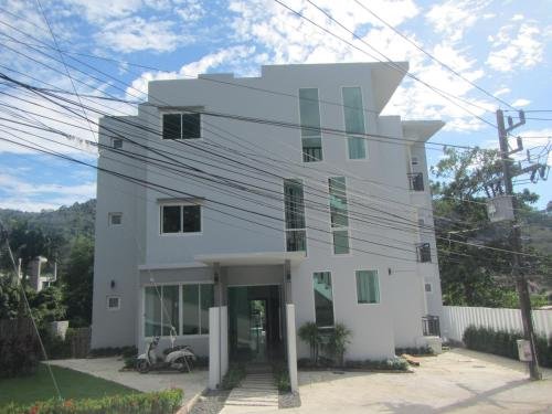 Кату: Lakeside Condominium